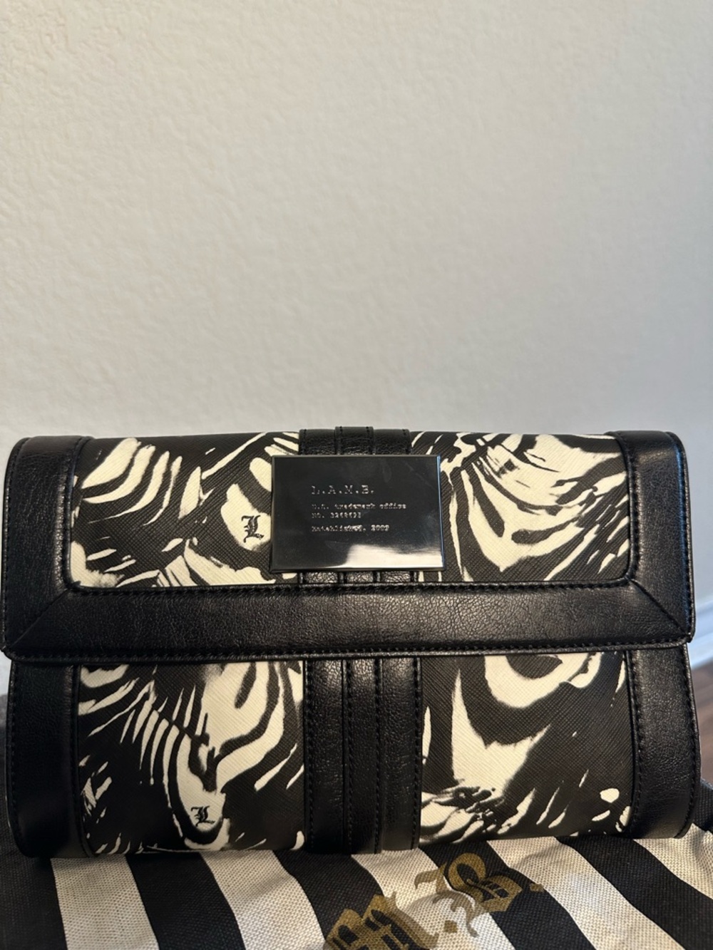 NWT L.A.M.B. Newcombe Black White Graphic Clutch Bag w/ Dust Bag Y2K Vintage - Picture 3 of 9